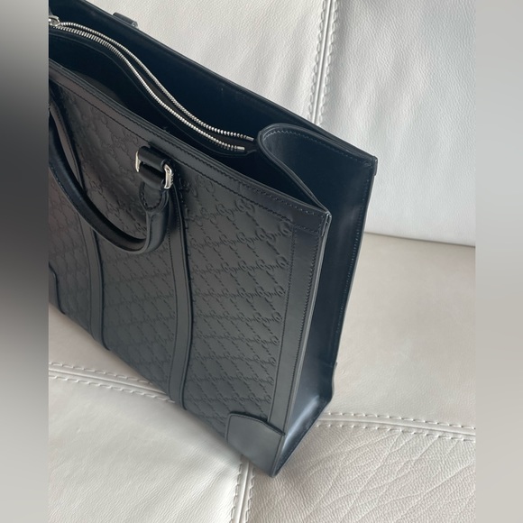 Gucci Signature Large Tote
Brand new, Excellent condition - Picture 3 of 4